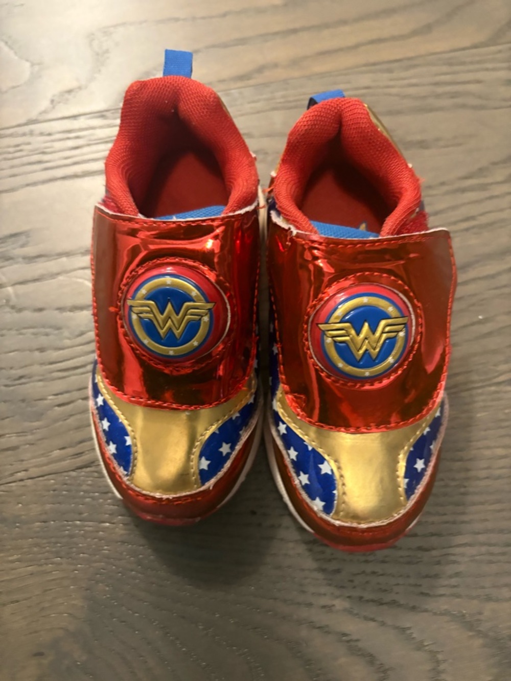Wonder Woman girls light up shoes 8T EUC